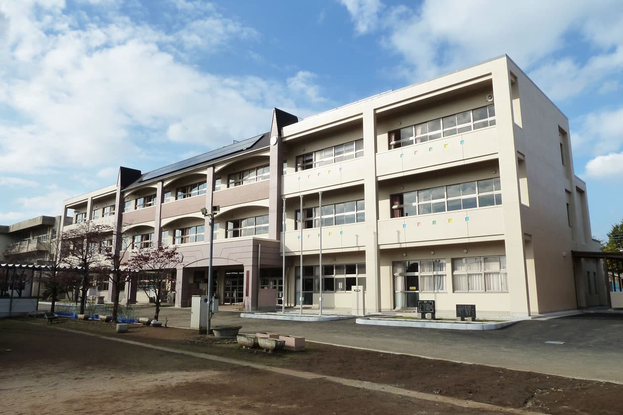 坂東市立岩井第一小学校 全景（正面）