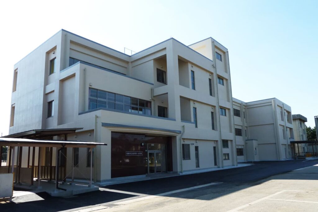 坂東市立岩井第一小学校 全景（北面）