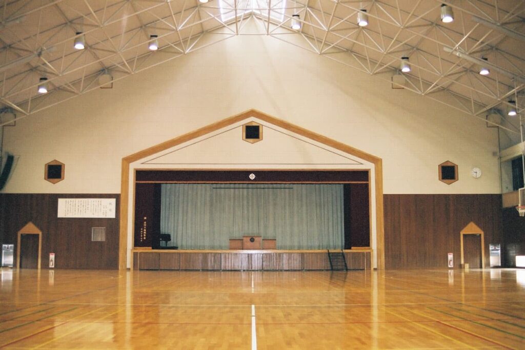 茨城県立古河第二高等学校 内部（アリーナ）