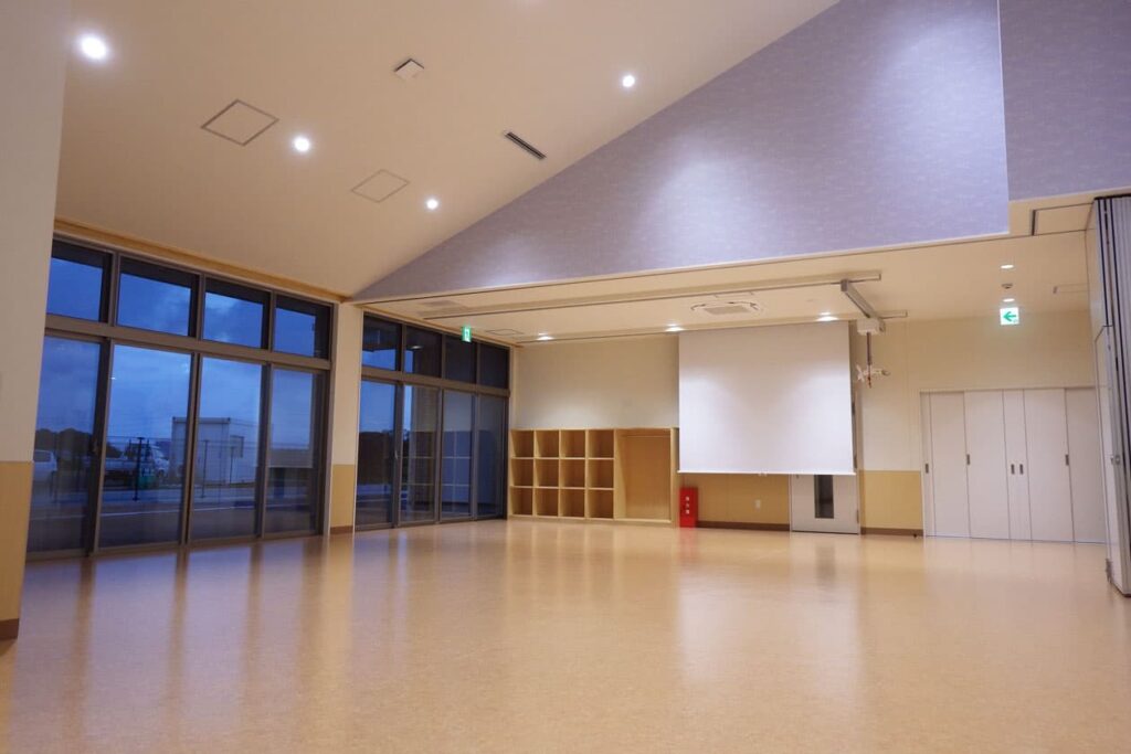 青嵐荘 多目的ホール 室内