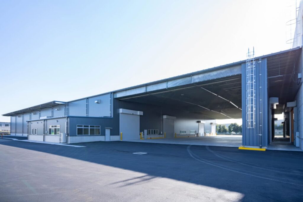 株式会社吉澤運送 結城事業所 倉庫 外観（裏面）