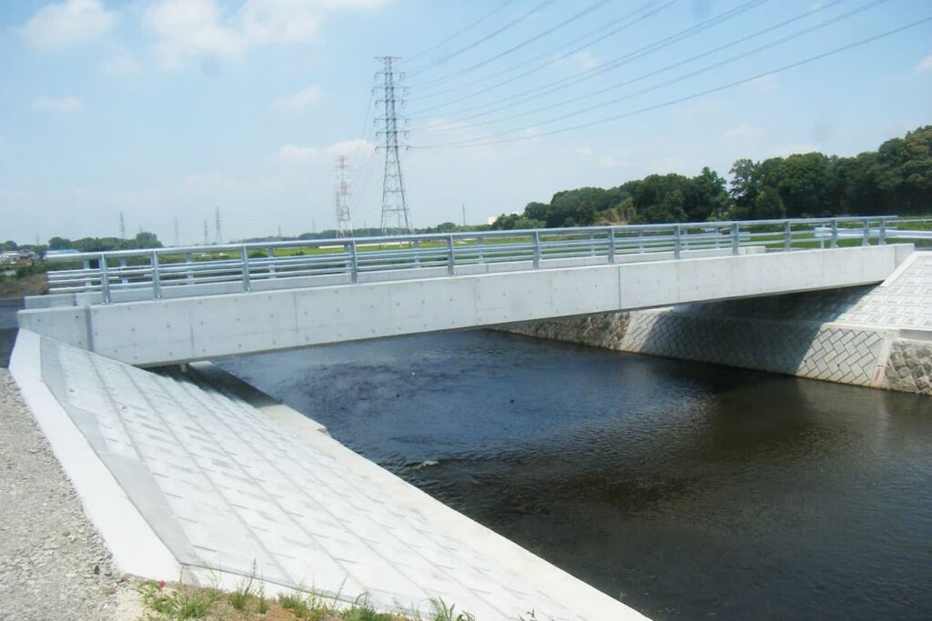 橋梁工事（西仁連川） 下流側